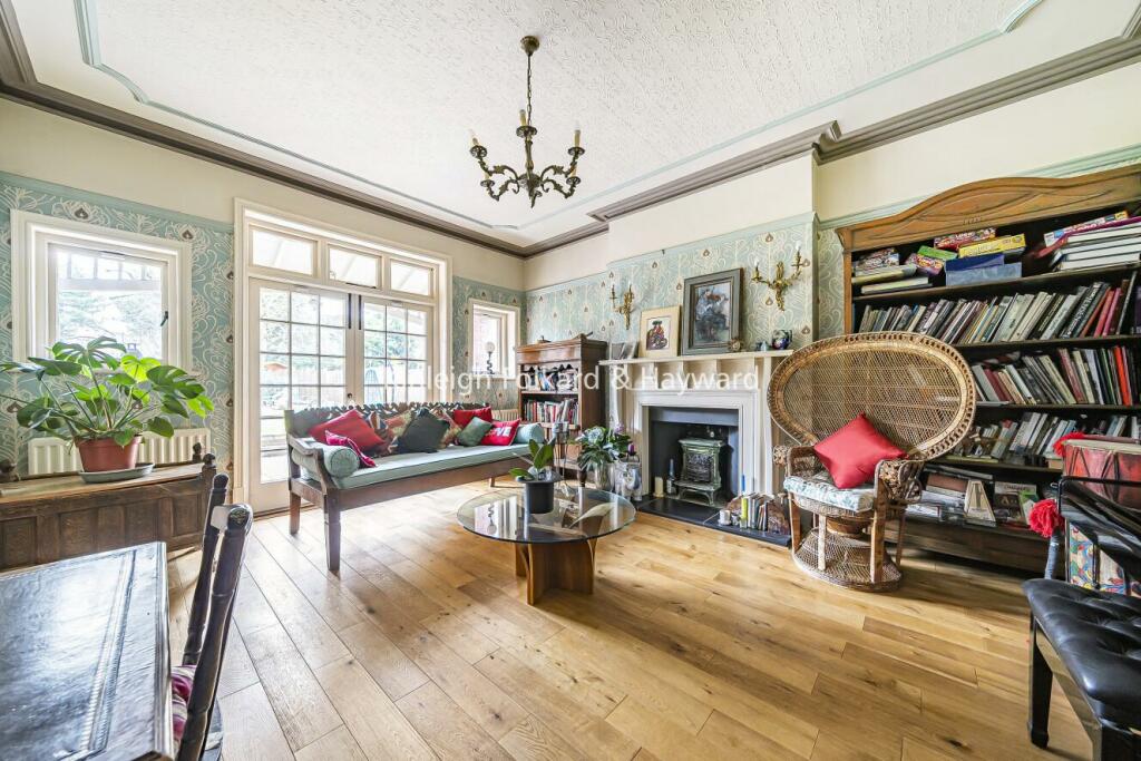 Additional image 5 of Kinnaird Avenue, Bromley