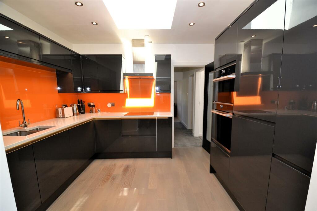 Additional image 21 of Oakleigh Avenue, Clayton, Bradford