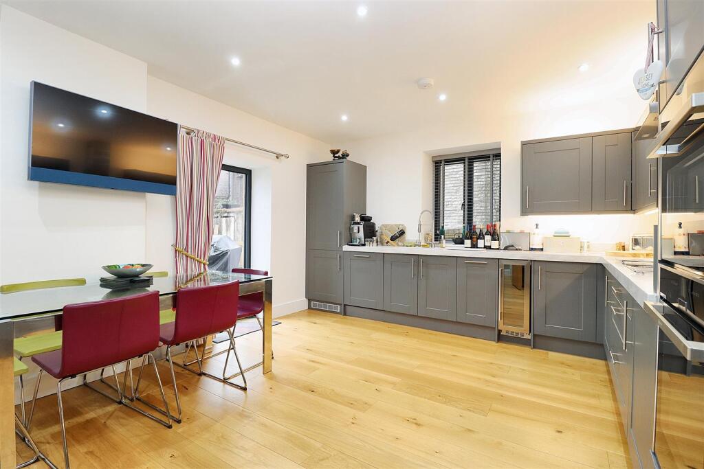 Additional image 9 of Beautifully converted barn in East Clevedon