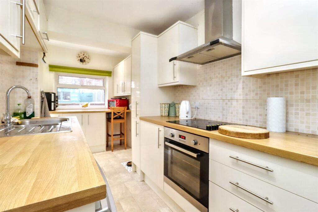 Additional image 5 of Short walk to Clevedon Town Centre