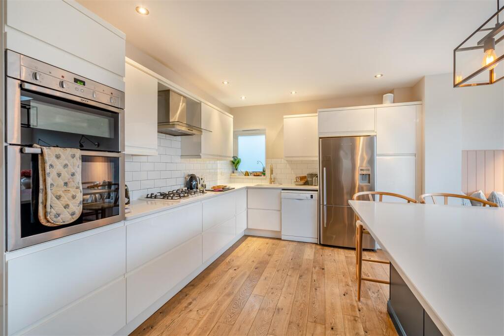 Additional image 5 of Stunning family living in the heart of Upper Clevedon