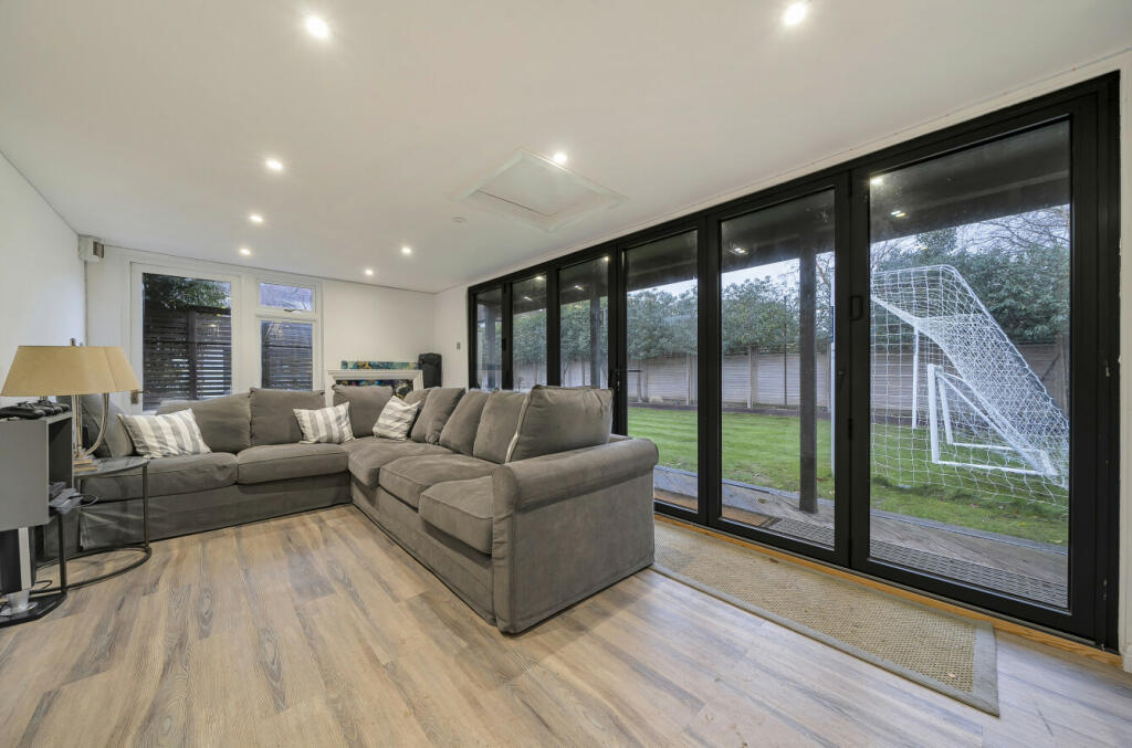 Additional image 9 of Sutherland Avenue, Petts Wood, BR5