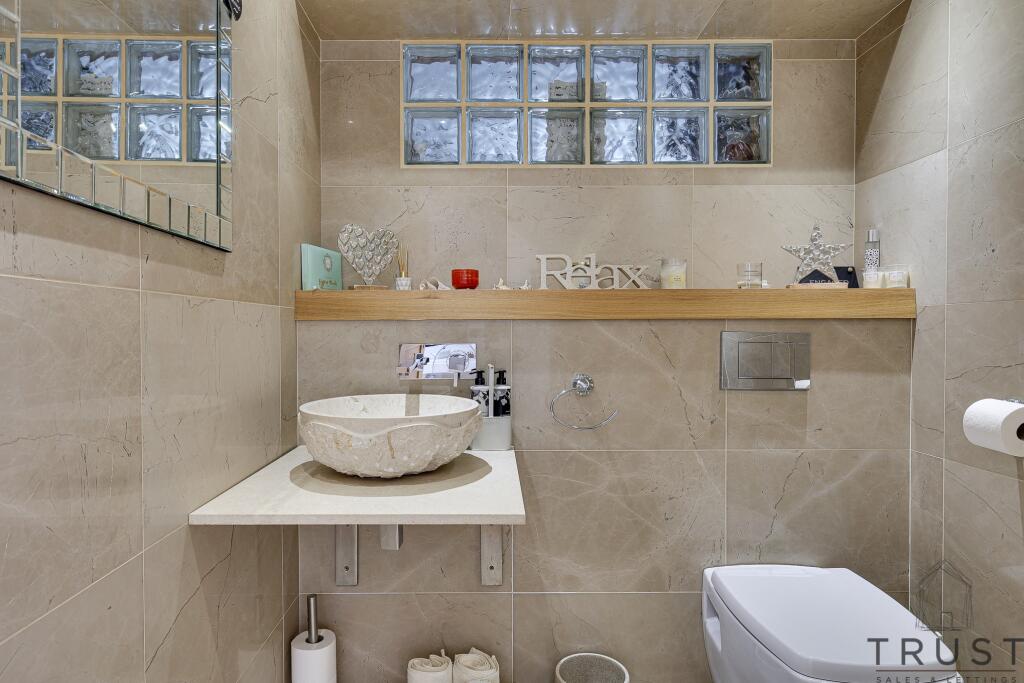 Additional image 23 of Bradford Road, Birkenshaw