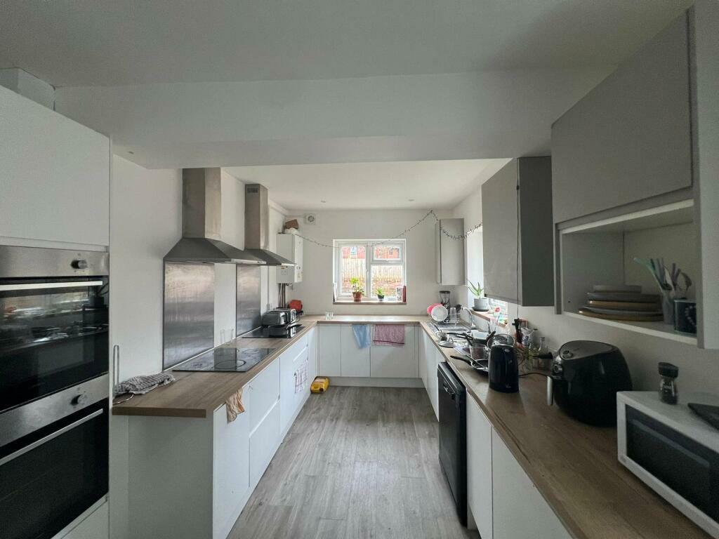 Fishponds Road, Fishponds