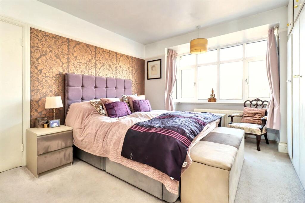 Additional image 6 of Perfectly placed between Clevedon Town Centre and Seafront