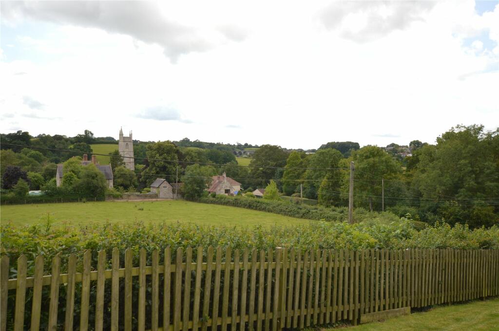 Additional image 17 of Detached four bedroom property with separate paddock in approximately 3/4 of an acre and buildings - Publow