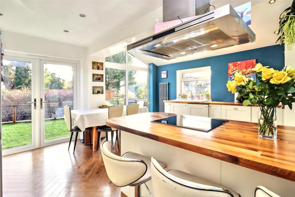 Additional image 13 of Perfectly placed between Clevedon Town Centre and Seafront