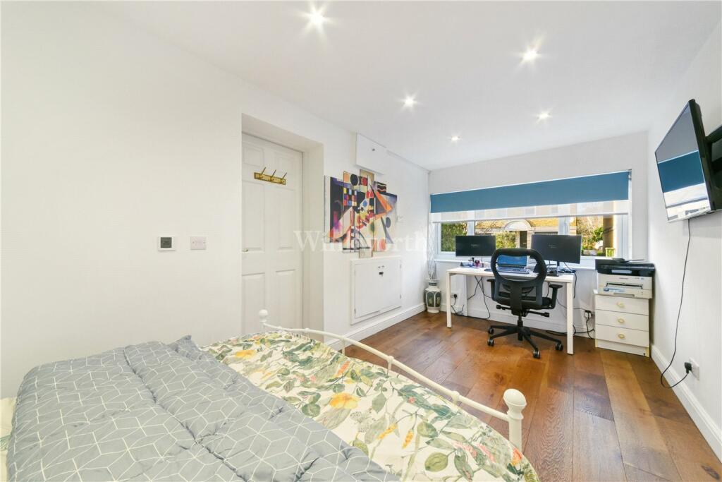 Additional image 11 of Vicarage Drive, Beckenham, BR3