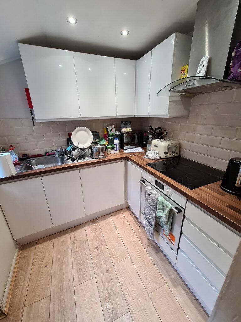 Additional image 9 of Byron Place Ref: 152