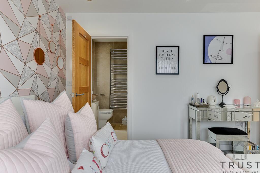 Additional image 42 of Bradford Road, Birkenshaw