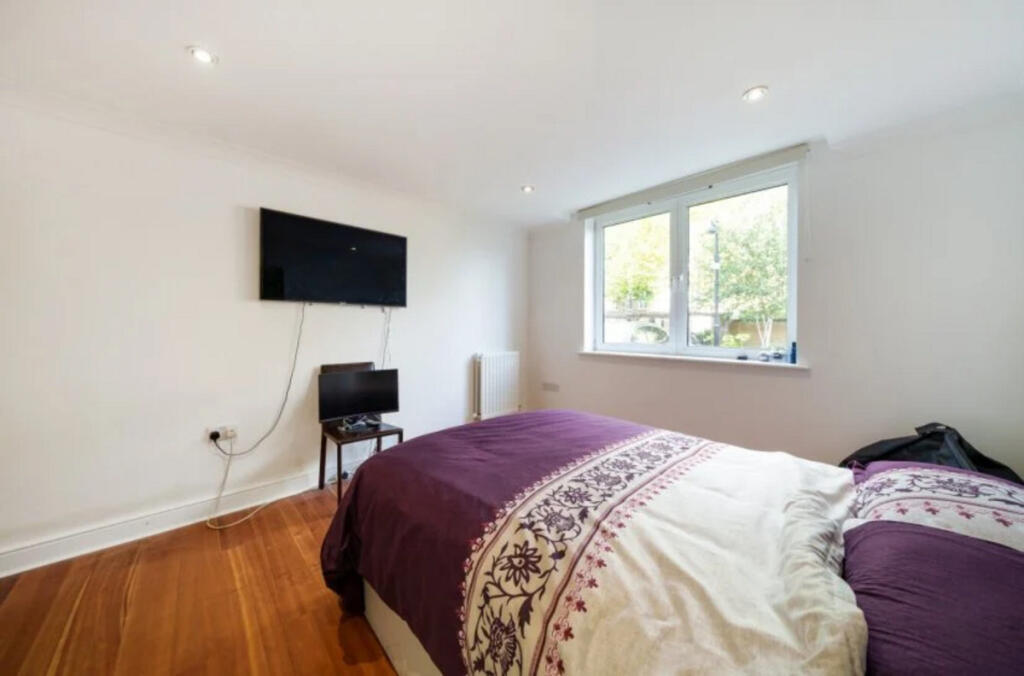 Additional image 10 of Creswell Drive, Beckenham, BR3