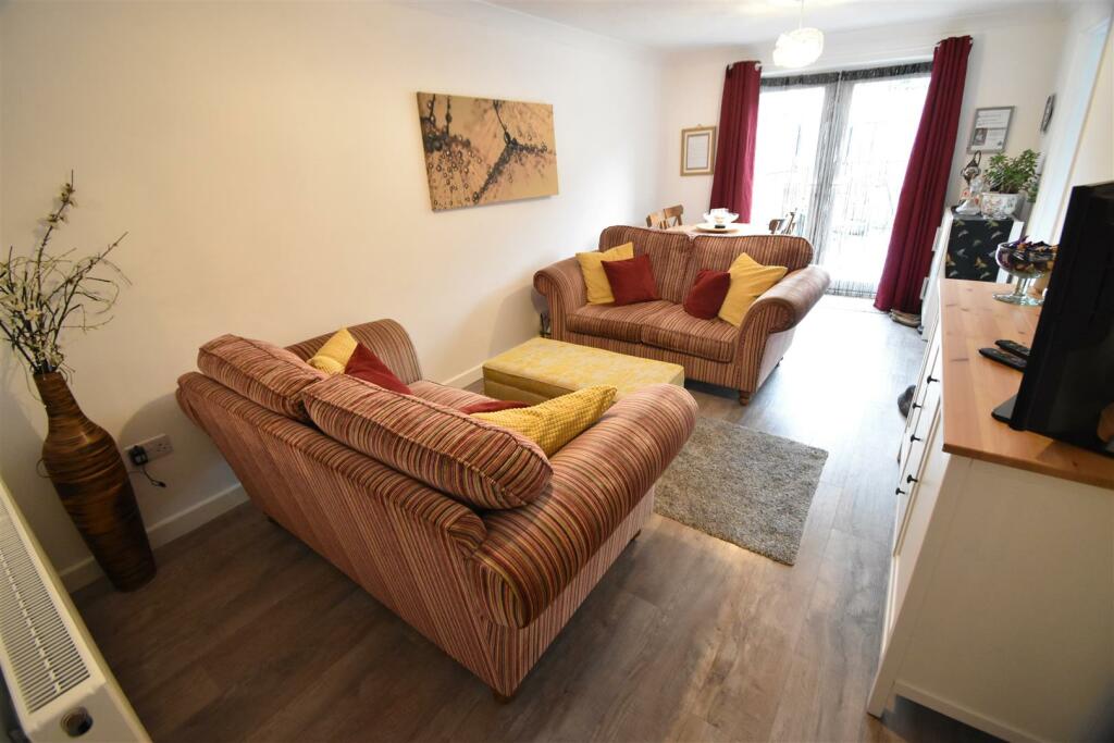 Additional image 2 of Pondhead, Pill