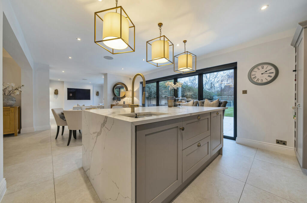 Additional image 14 of Sutherland Avenue, Petts Wood, BR5