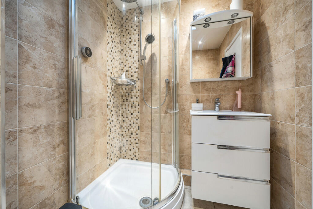 Additional image 12 of Holmdene Close, Beckenham