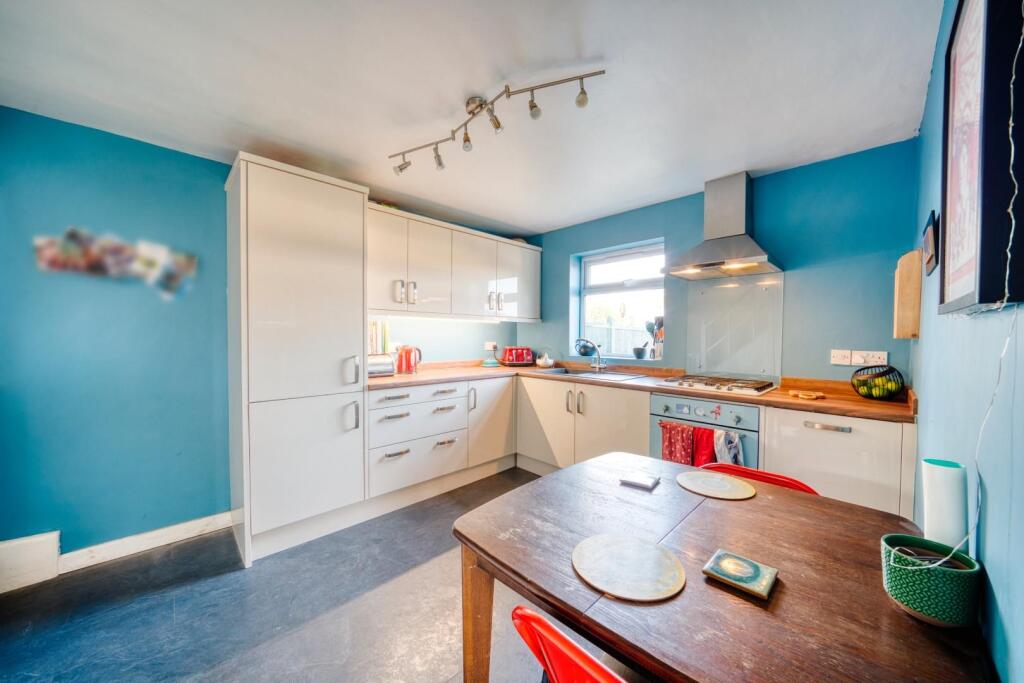 Additional image 6 of Spacious 1950s two bedroom home in Locking Village