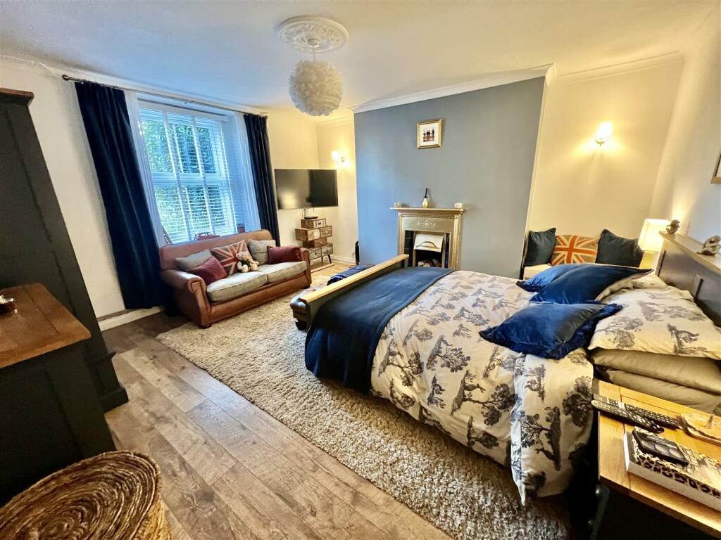 Additional image 4 of Charming self contained lower ground floor apartment