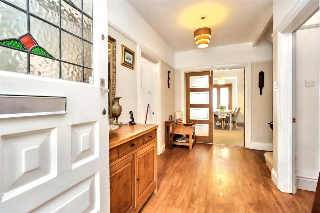 Additional image 7 of Nestled along a much admired Road in Upper Clevedon.