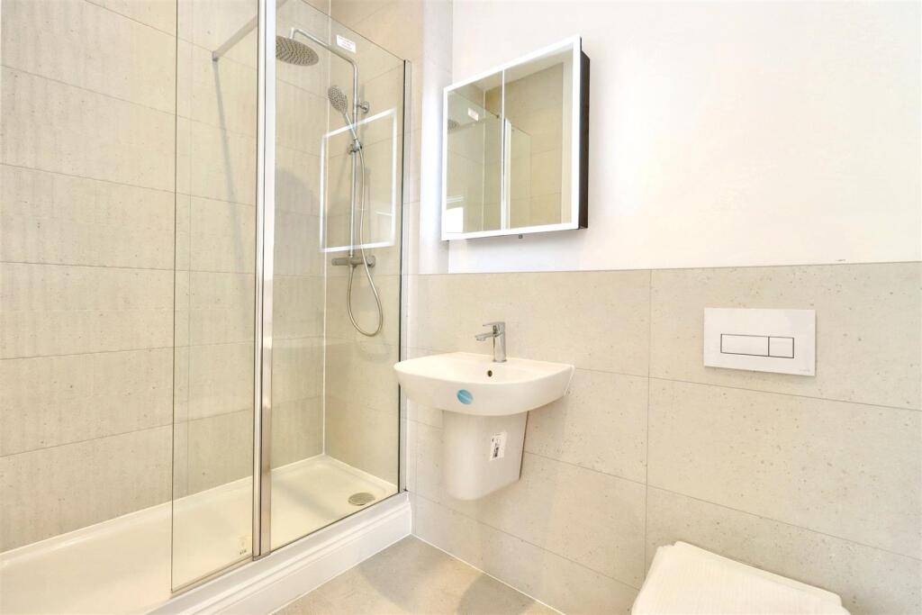 Additional image 11 of Modern luxury in a prestigious coastal location