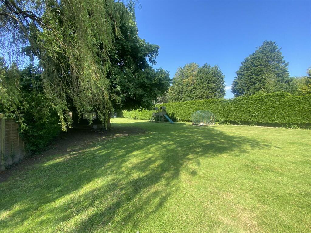 Eastbourne Road, Halland, BN8 6PS