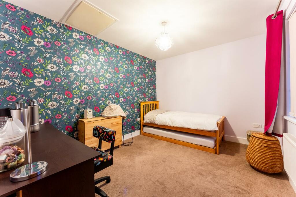 Additional image 16 of Farnborough Road, Locking Parklands - A MUST VIEW