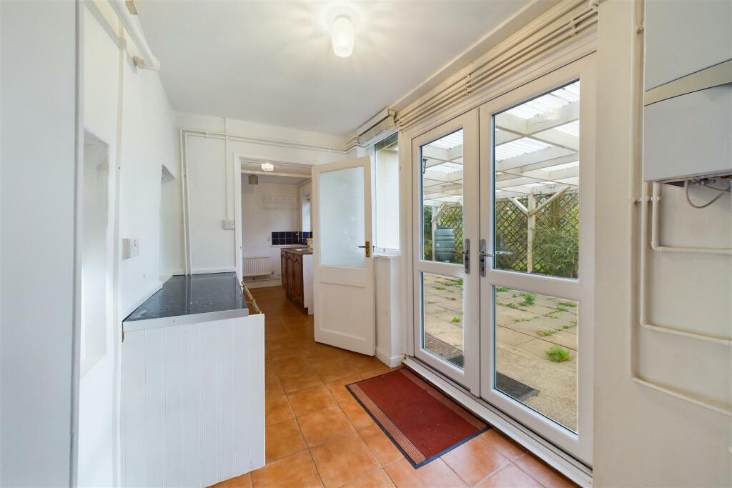 Additional image 14 of DETACHED | BASIC UPDATING | STOKE LODGE
