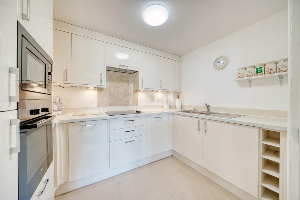Additional image 3 of Retirement apartment just a stone's throw from the shops in Yatton