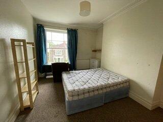 Additional image 7 of Ref 004 – Hampton Road Top floor flat