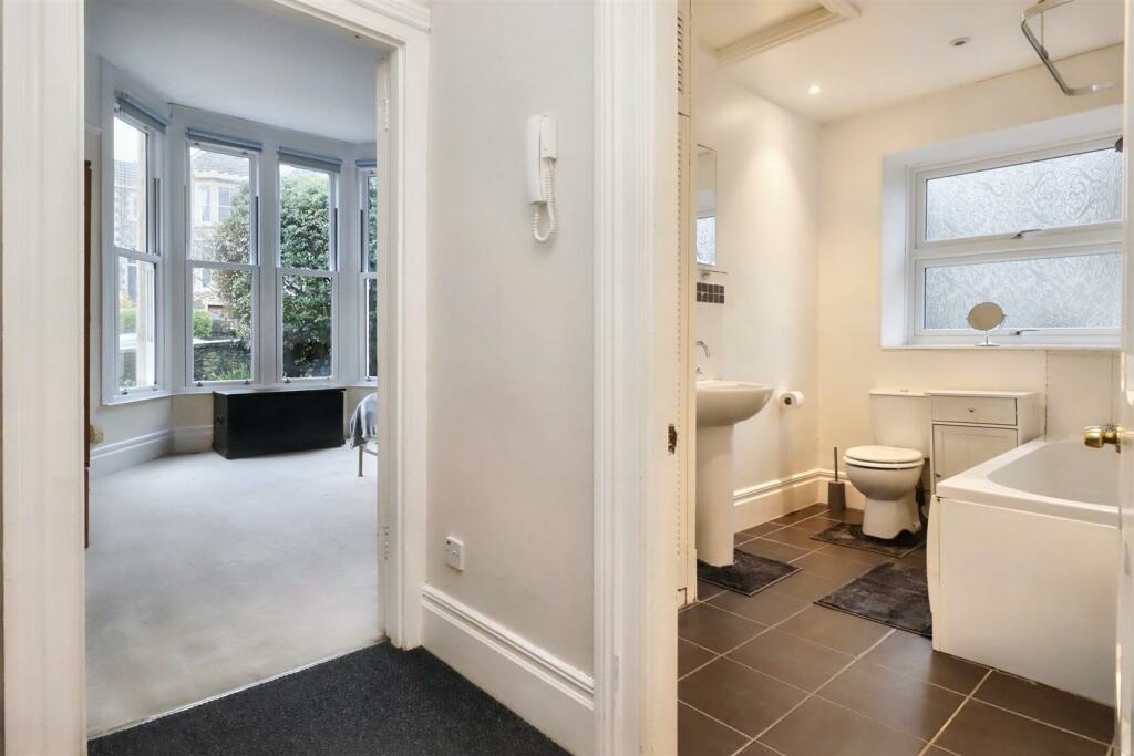 Additional image 7 of Situated between Clevedon Seafront & Town Centre