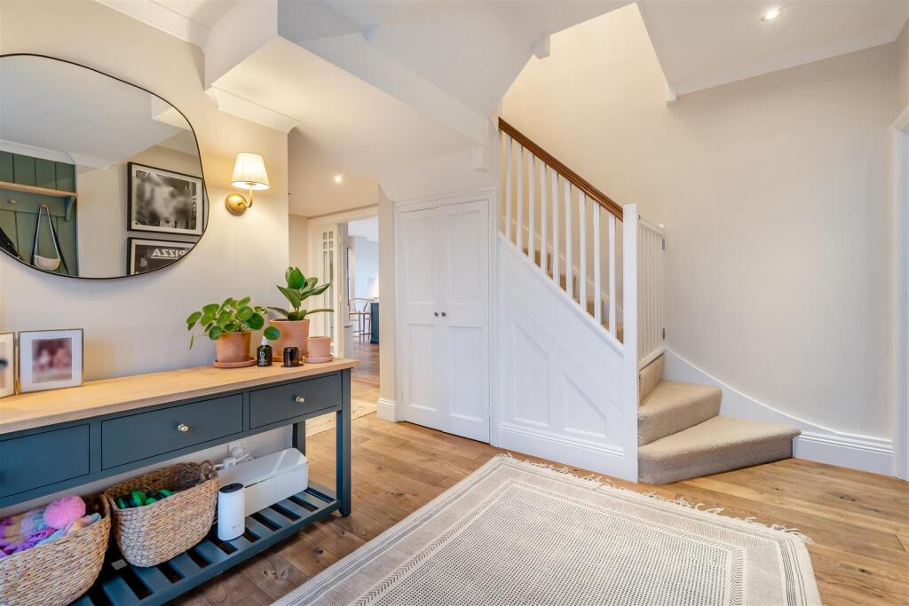 Additional image 3 of Stunning family living in the heart of Upper Clevedon