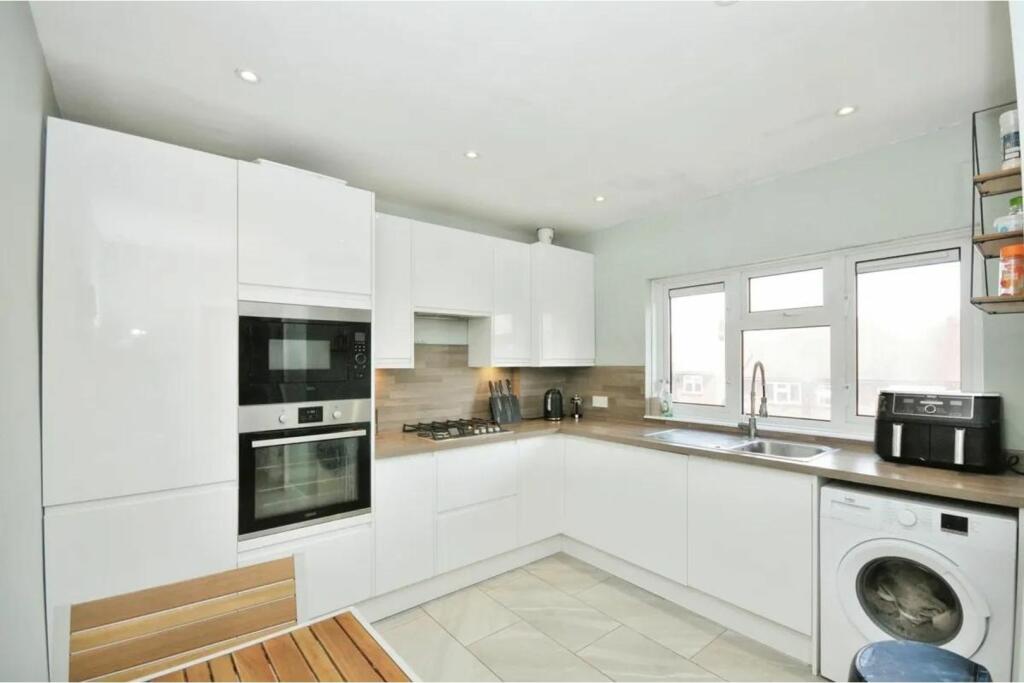 Additional image 10 of Slades Drive, Chislehurst, BR7