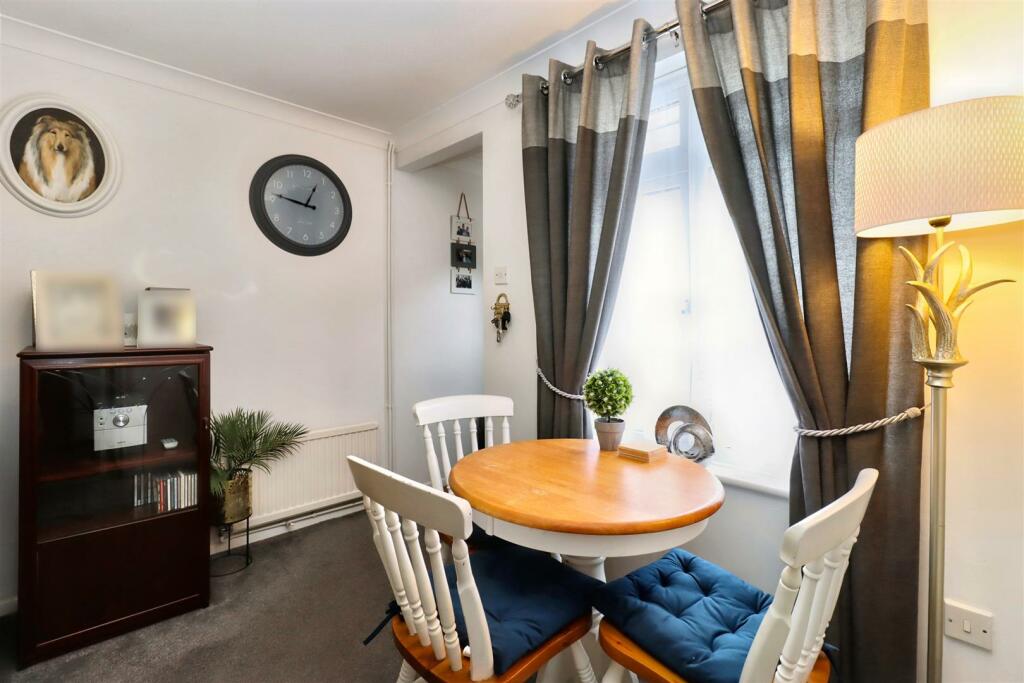 Additional image 5 of Within a cul de sac close to Clevedon riverbank walks