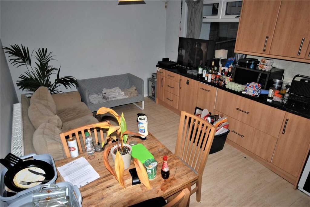 Additional image 11 of Warren Road