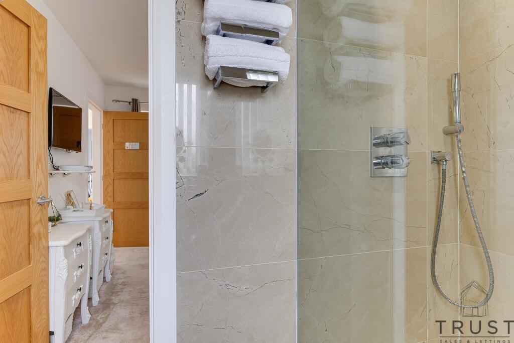 Additional image 33 of Bradford Road, Birkenshaw