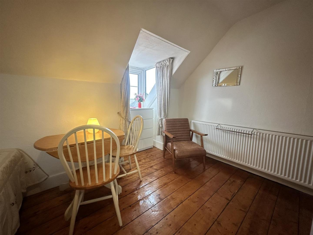 Additional image 3 of North View