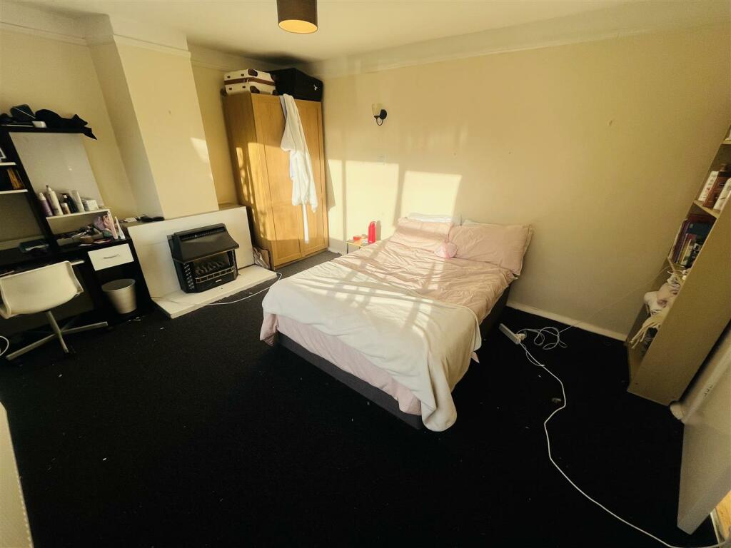 Additional image 7 of BPC02399, Brockworth Crescent