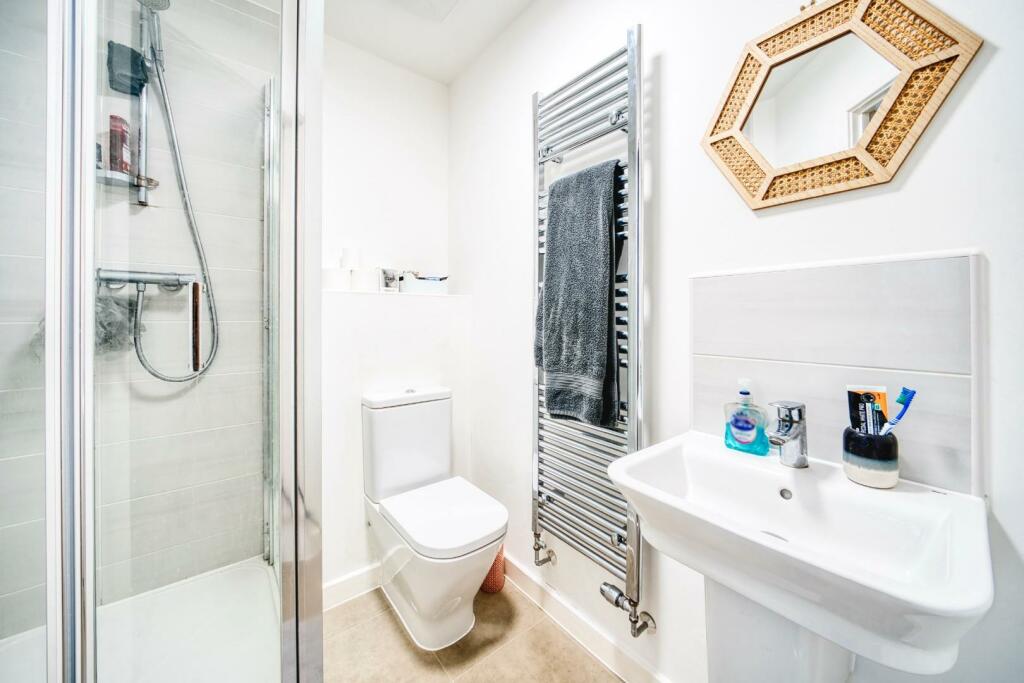 Additional image 10 of Modern first floor apartment in central Yatton