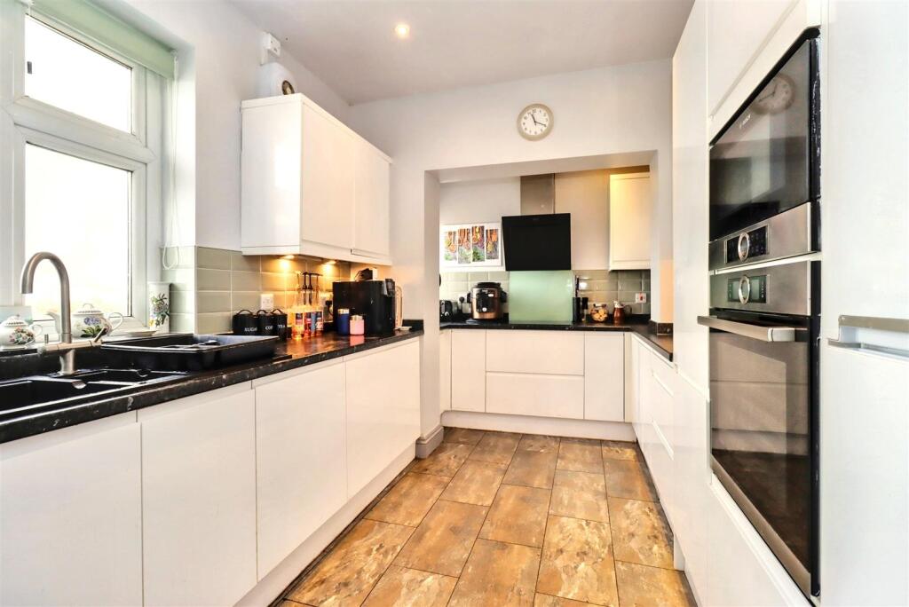 Additional image 6 of Nestled along a much admired Road in Upper Clevedon.