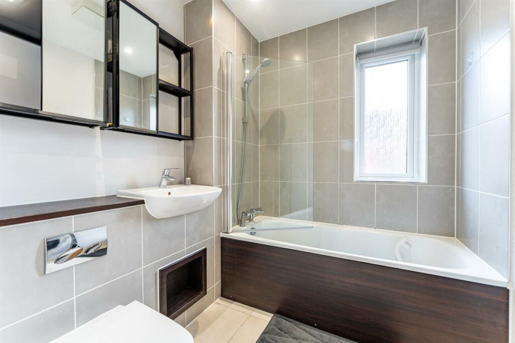 Additional image 13 of Hannah Drive, Locking - FANTASTIC FIRST HOME