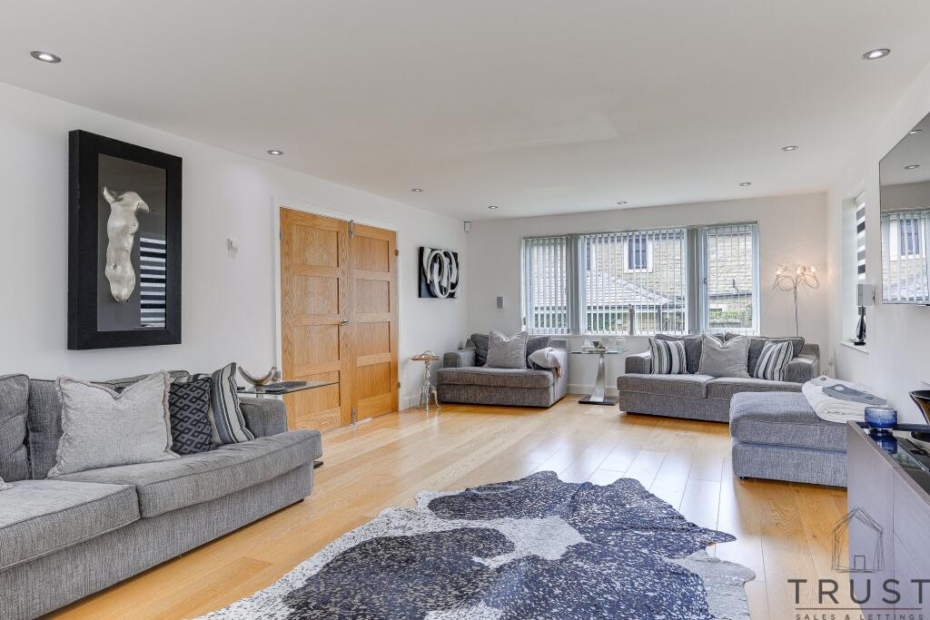 Additional image 78 of Bradford Road, Birkenshaw