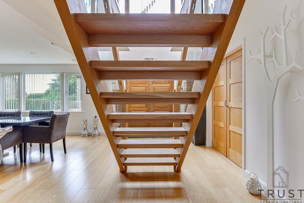 Additional image 21 of Bradford Road, Birkenshaw