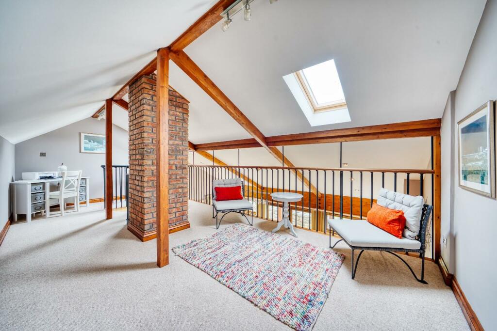 Additional image 5 of Views over Cleeve's countryside with annex