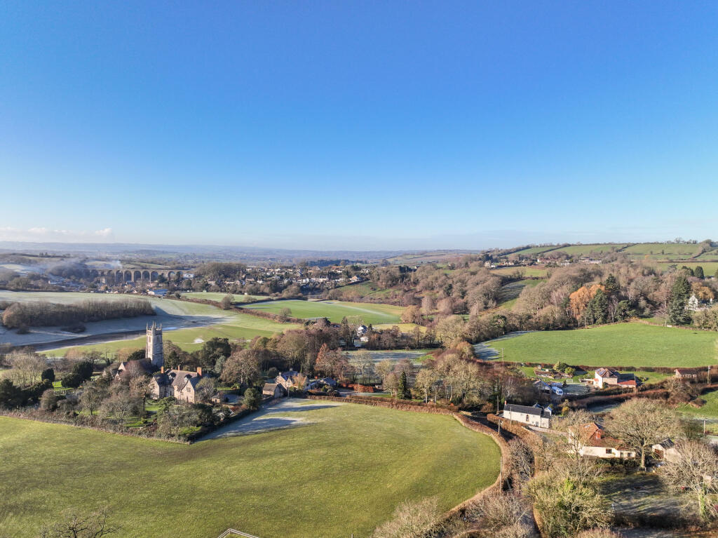 Additional image 18 of Detached four bedroom property with separate paddock in approximately 3/4 of an acre and buildings - Publow