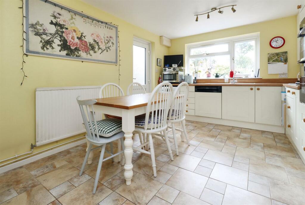 Additional image 3 of Position close to Clevedon Town Centre