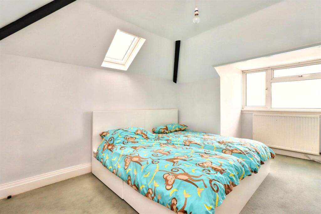 Additional image 14 of Nestled along a much admired Road in Upper Clevedon.