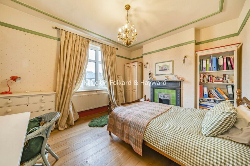 Additional image 15 of Kinnaird Avenue, Bromley