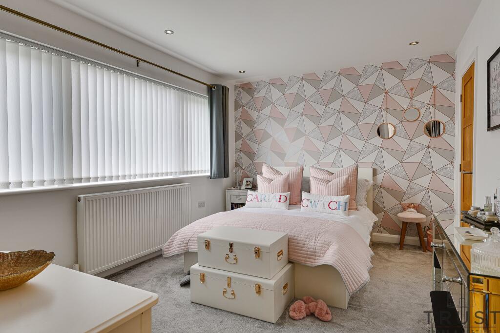 Additional image 39 of Bradford Road, Birkenshaw