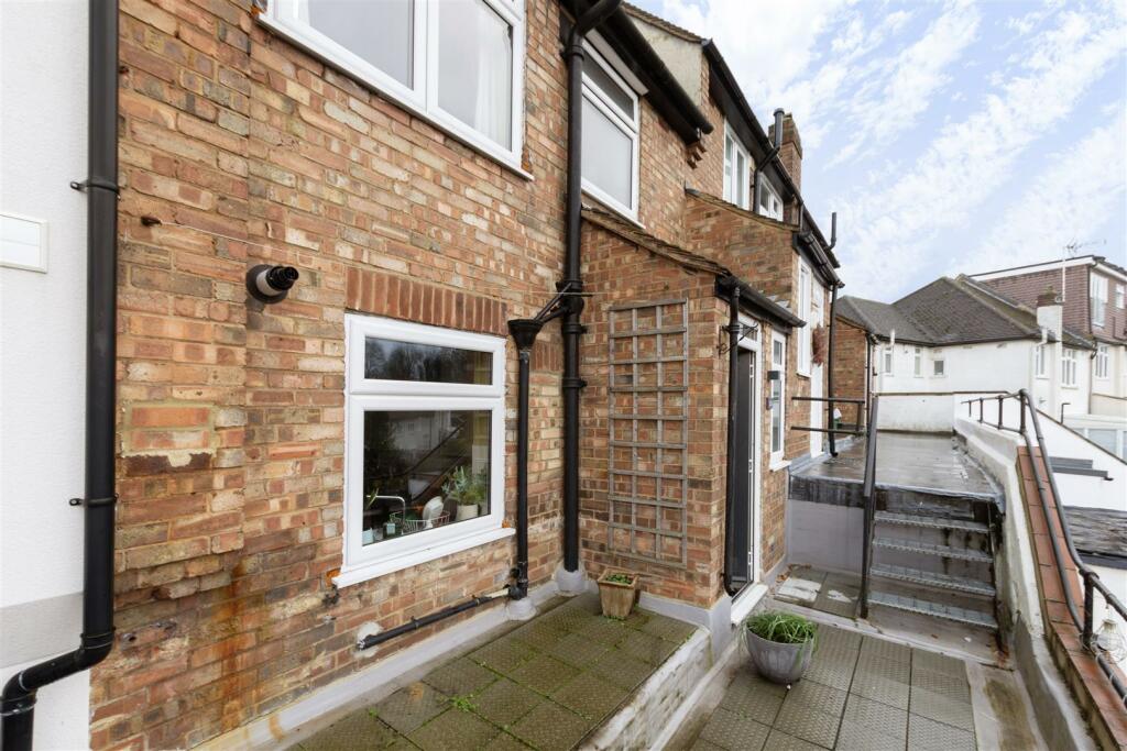 Additional image 5 of Cleave Avenue, Farnborough