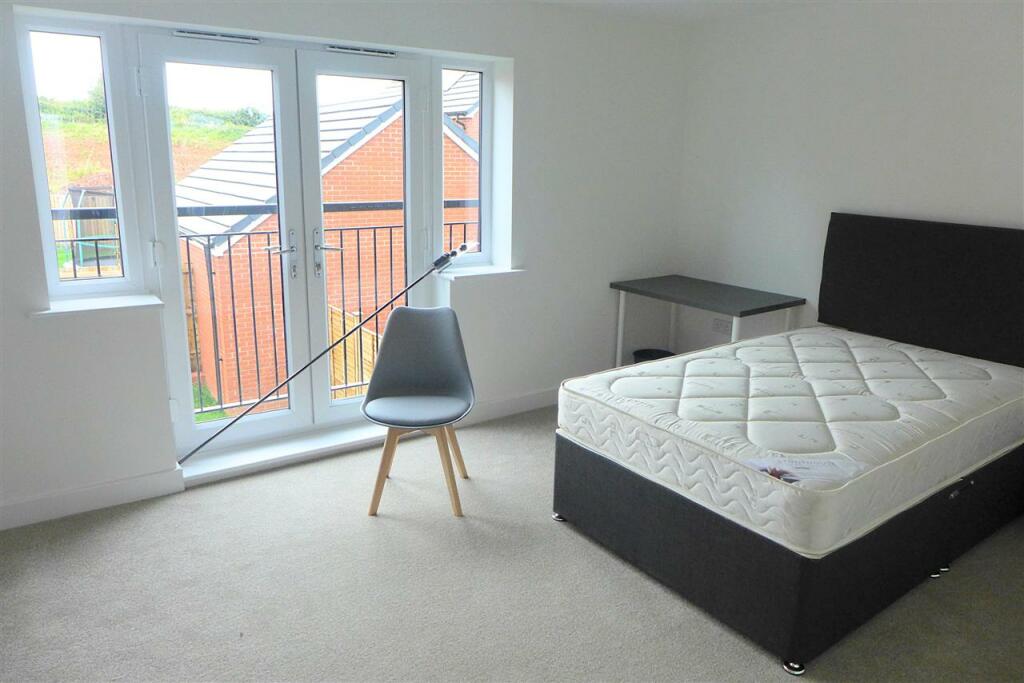 Clover Way, Stoke Gifford, Bristol photo 4