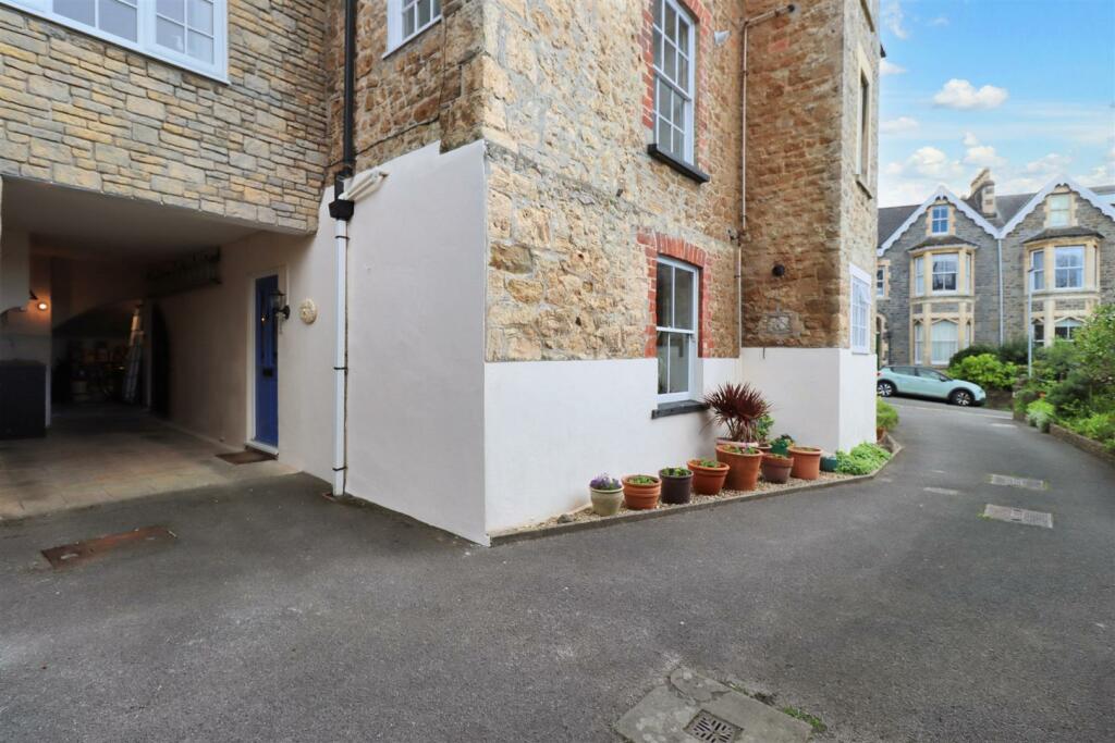 Additional image 12 of Prime location almost immediate to Clevedon Seafront