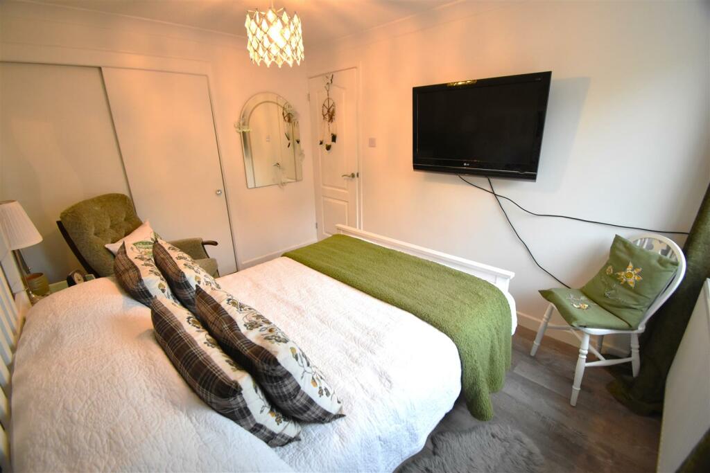 Additional image 10 of Pondhead, Pill